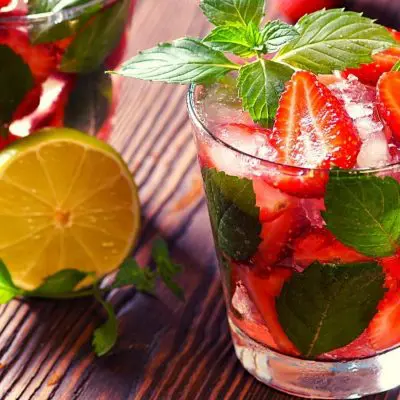 Strawberry and mezcal mojito