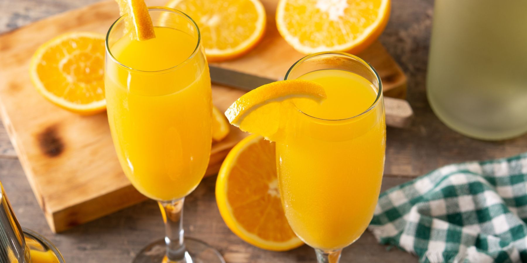 How to Make the Perfect Mimosa at Home (2-Ingredients)