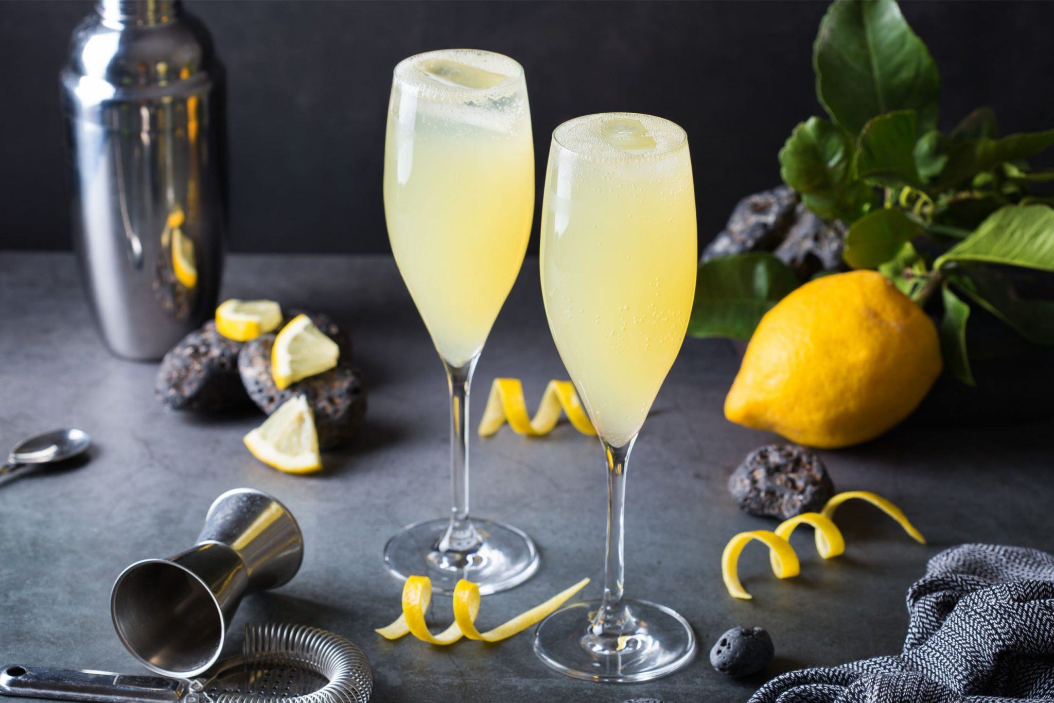 15 Christmas Prosecco Cocktails To Celebrate The Holidays