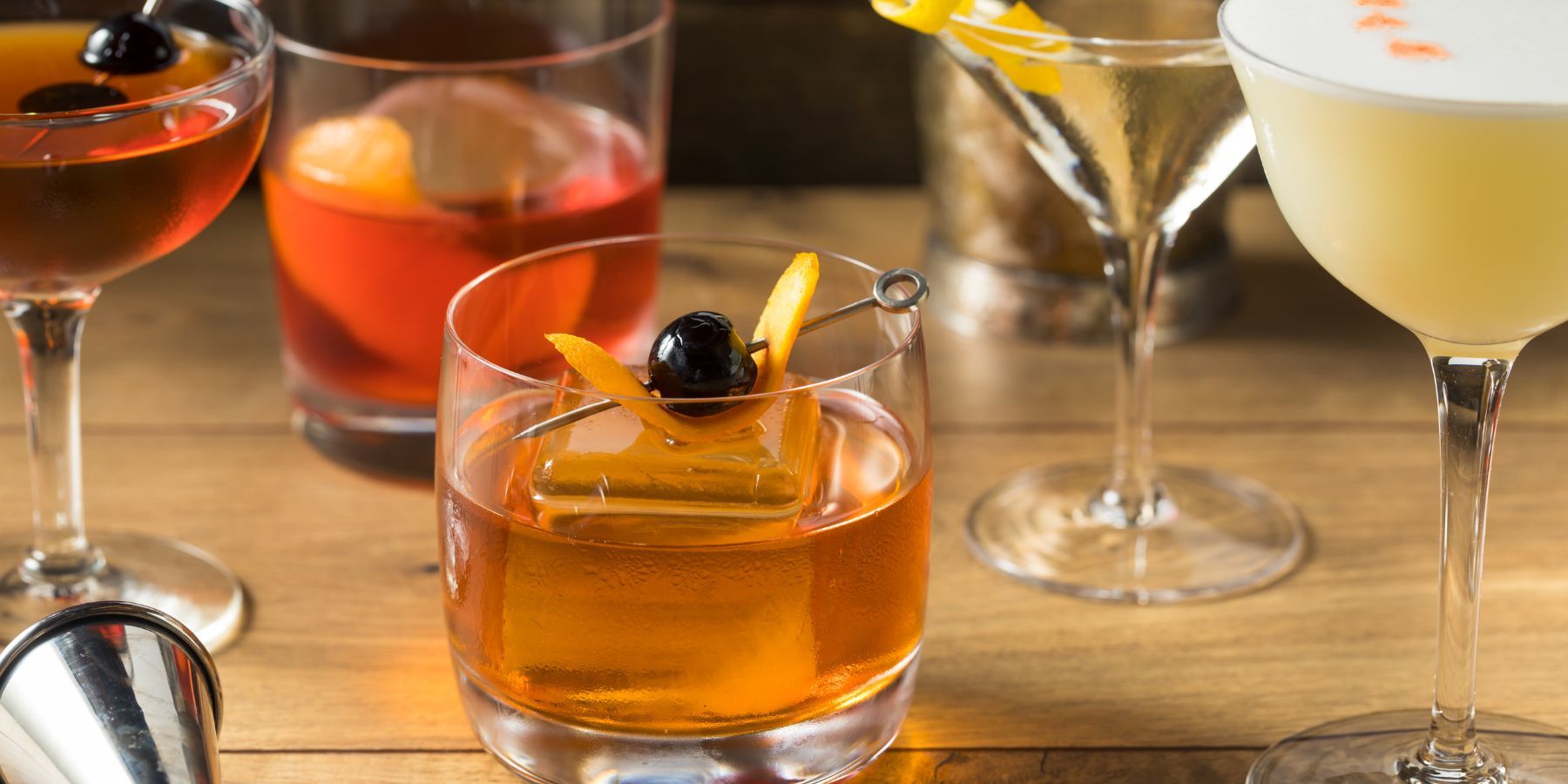 https://www.themixer.com/en-us/wp-content/uploads/sites/2/2022/09/63.US_Best-Whiskey-Cocktails_Featuered-Image_Canva_MAEBb8ODZVo-boozy-classic-cocktail-assortment.jpg