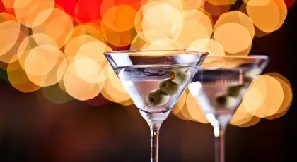 What is the Difference Between a Gibson and Martini Drink?