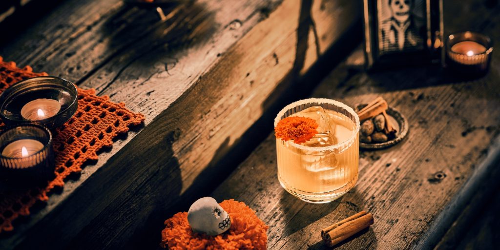 An Espolòn Flor de Oro Margarita with a marigold flower garnish